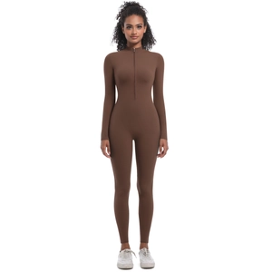 Combinaison de sport marron à manches longues et demi-zip pour le yoga et le fitness
