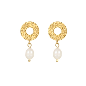 Detailed view of gold dangle earrings with hammered texture metal discs and white pearls