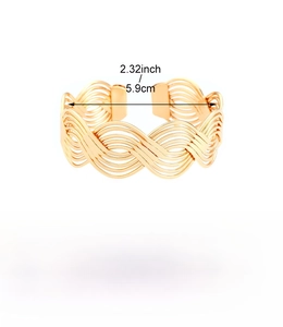 Goldenes Wellenarmband mit 5,9 cm Innendurchmesser und Spezifikationen aus Eisenmaterial