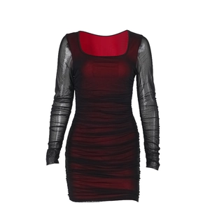 Robe moulante à manches longues en maille avec dégradé rouge et noir et fronces