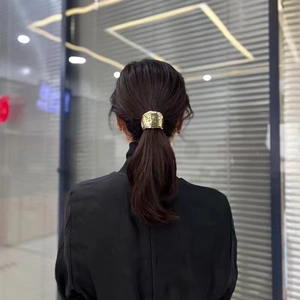 Golden minimalist lava-style metal ponytail clip accessory for elegant women hair styling