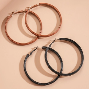 Minimalist geometric circular earrings in black and brown leather with metallic texture