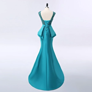 Vue détaillée du dos de la robe de soirée turquoise avec dentelle et laçage corset