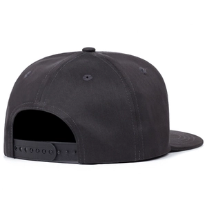 Vue arrière de la casquette snapback gris anthracite avec fermeture réglable en plastique