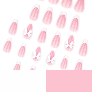 Unghie finte a mandorla bianche stile francese con base rosa e fiocchi bianchi 3D