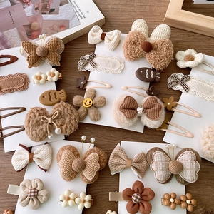 Set di fermagli per capelli in peluche beige e marrone con fiocco e coniglio per bambine