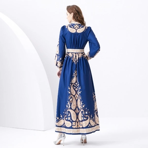 Elegante abito lungo blu scuro con stampa paisley, scollo a V, maniche a lanterna e cintura