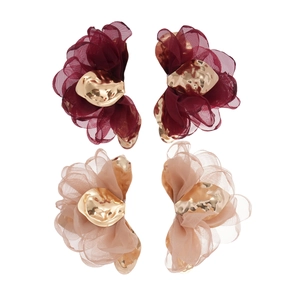 Boucles d'oreilles fleurs en mousseline rouge foncé et rose avec cœur doré chic