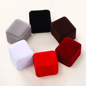Rounded velvet jewelry box set for rings and earrings in six elegant assorted colors