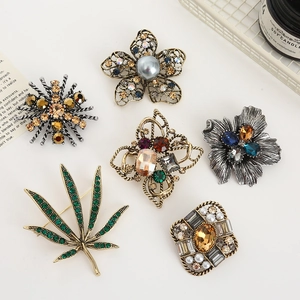 Vintage Flower Brooch Pin Zinc Alloy Rhinestone Crystal Faux Artificial Pearl For Women Retro Style Scarf Collar Accessories