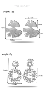 Detailed size and weight view of ginkgo leaf and hollow double loop silver earrings