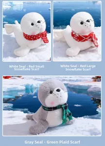 Détails des peluches otaries avec écharpes festives à motifs rouges et verts
