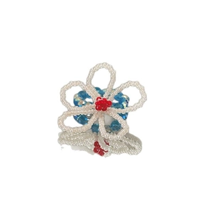 Bague fleur en perles de cristal faite main avec un style coloré et minimaliste