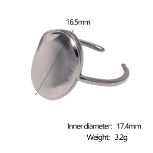 Detail showing irregular round silver ring dimensions of 17.4mm inner diameter and 3.2g weight