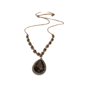 Collier luxueux en V avec pendentif goutte d'eau, gemme brune et strass brillants
