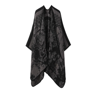 Scialle in maglia nero e tortora con intricati motivi jacquard floreali e cervi