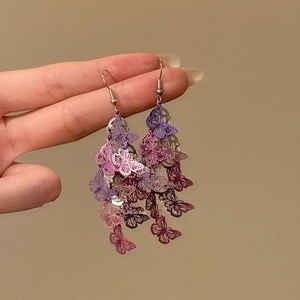 Boucles d'oreilles papillon ajourées élégantes tons violet-rose avec crochets argentés