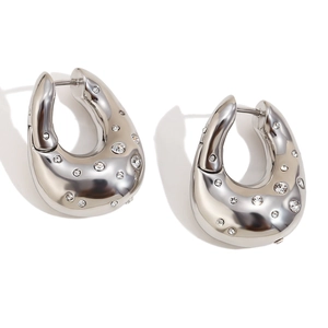 Chic silver twisted hoop earrings with sparkling crystals in 18K gold plated steel