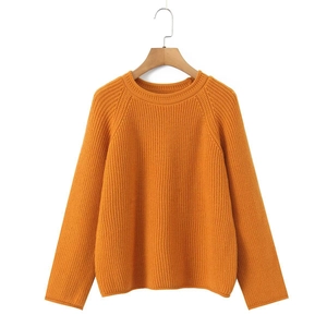 Pull en maille orange classique pour femmes avec col rond et manches raglan élégantes