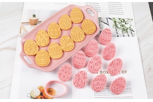 Set dettagliato di stampi per biscotti 3D a forma di uovo di Pasqua con timbri rosa