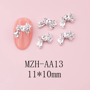 Ciondolo per unghie a fiocco argento con zircone cuore su unghia, 11x10mm