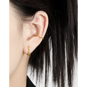 Textured gold geometric U-shape S925 silver hoop earrings and ear cuff set on model