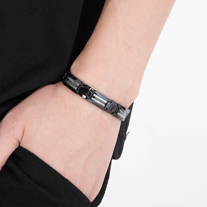 Bracelet pour homme en acier tungstène noir brossé avec incrustation de coquillage