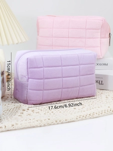 Quilted velvet makeup bags in pink and purple colors with dimensions of 17.6 x 11 cm