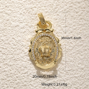 Détail des dimensions du pendentif tête de mort couronnée en or avec petits diamants