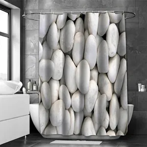 Détail du motif 3D de galets sur un rideau de douche en tissu imperméable pour la salle de bain