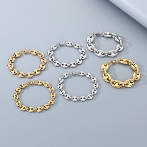 Detailed comparison of various sizes in gold and silver stainless steel link bracelets