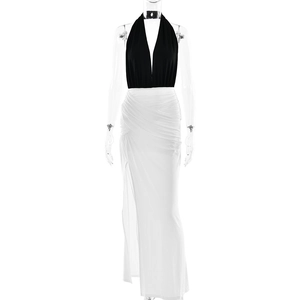 Robe longue dos nu à décolleté plongeant avec fente haute et patchwork noir et blanc