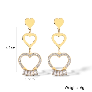 Detailed size view of gold-plated triple heart earrings with 4.3cm length and 6g weight