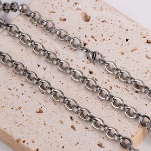 Flat oval link necklace in textured silver steel with lobster clasp on stone base
