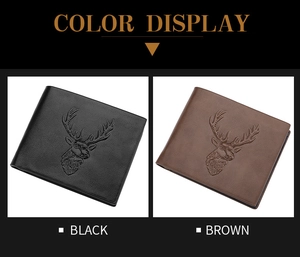 Detailansicht der dreifach gefalteten Herrenbrieftaschen in Schwarz und Braun mit Hirsch-Prägung