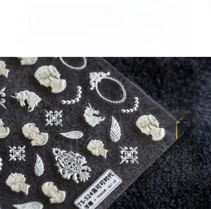 Adesivi per unghie Rococo 5D con motivi barocchi 3D bianco avorio in rilievo