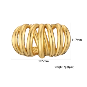 Detailed size chart showing width 19.5mm and height 11.7mm for gold twist ear cuffs
