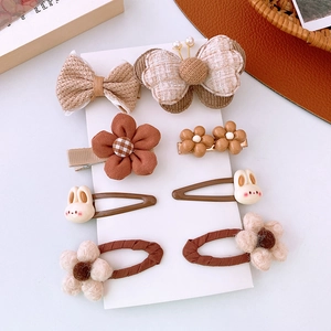 Set di 8 fermagli per capelli beige e marroni con fiocchi di peluche, conigli e fiori di stoffa
