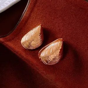 Vintage Mussel Shell Shape Huggie Hoop Earrings Gold Plated Alloy Textured Minimalist Jewelry For Women