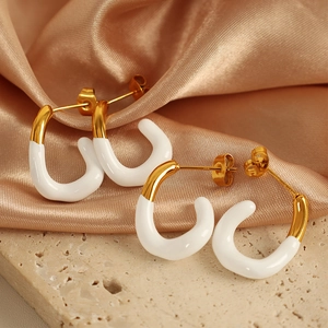 Französische Vintage-Emaille-Ohrringe mit Goldmetall und weißen Keramikakzenten