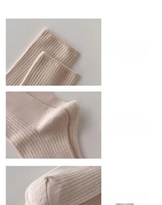 Detail view of comfortable elastic cuffs, 3D heel, and flat toe on knit socks