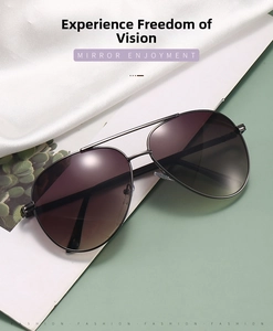 Classic metal pilot sunglasses with double bridge and gradient lenses on silk fabric