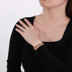 Korean style minimalist gold stainless steel chain bracelet for women on wrist