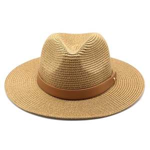 Chapeau fedora en paille à large bord avec ruban en cuir marron pour protection solaire