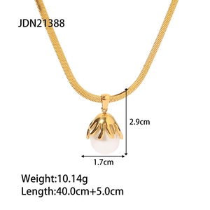 Detailed size specifications of 18K gold snake chain with baroque pearl pendant