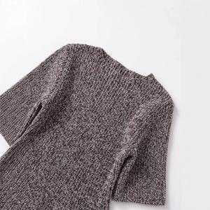 Chic v-neck long sleeve knit sweater in mottled dark brown and cream white finish