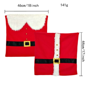 Housse de chaise Père Noël en tissu peluche rouge avec détails de boucle dorée