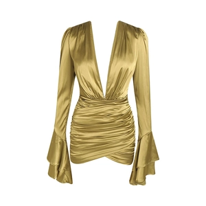 Elegante abito in raso bronzo oliva con scollo a V profondo e maniche a balze