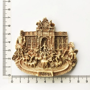 Detail view of Trevi Fountain resin fridge magnet with Roma text, size 7.5x5.5cm