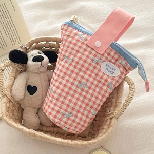 Detail of pink plaid quilted pencil case with blue zipper and rose rosy label